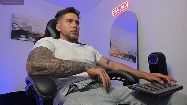 LucianSinclair online show from December 25, 2024, 1:20 am