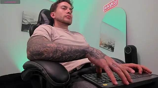 LucianSinclair online show from March 1, 2025, 1:11 am