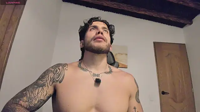 Snapshot of LucianSinclair chatting on June 20, 2026, 2:03 am LucianSinclair online show from June 20, 2026, 2:03 am