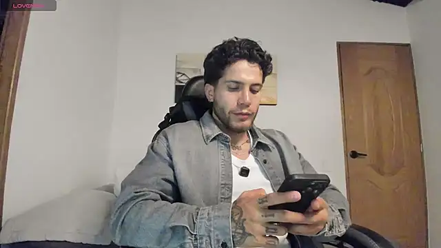Snapshot of LucianSinclair chatting on July 14, 2026, 2:16 am LucianSinclair online show from July 14, 2026, 2:16 am