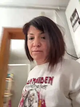 emillyjames online show from February 17, 2025, 8:19 am