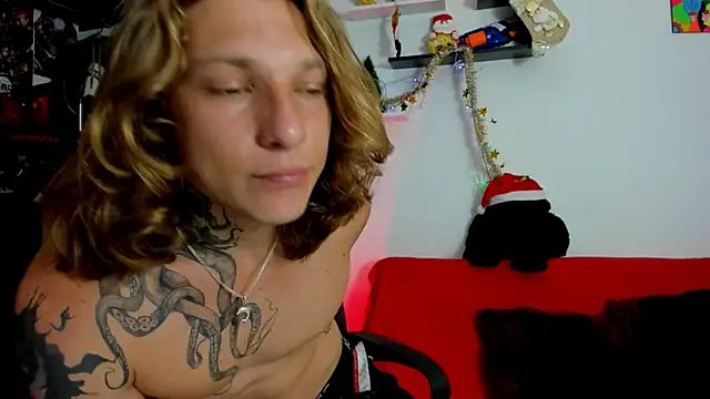 Snapshot of Tom_Krakow chatting on December 10, 2024, 9:43 pm Tom Krakow online show from December 10, 2024, 9:43 pm