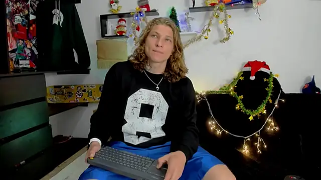 Snapshot of Tom_Krakow chatting on December 28, 2024, 6:29 pm Tom Krakow online show from December 28, 2024, 6:29 pm