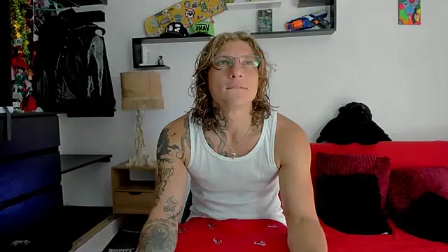 Snapshot of Tom_Krakow chatting on January 18, 2025, 6:53 pm Tom Krakow online show from January 18, 2025, 6:53 pm