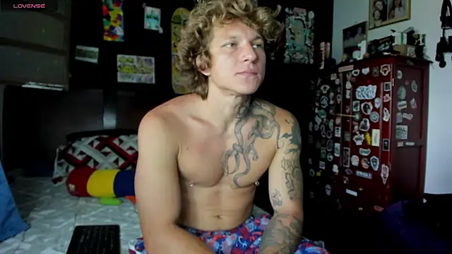 Snapshot of Tom_Krakow chatting on September 8, 2025, 3:00 pm Tom Krakow online show from September 8, 2025, 3:00 pm