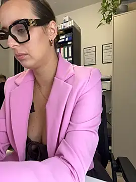 Hii Lolla online show from November 4, 2025, 7:07 am