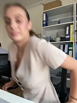 Hii Lolla online show from April 1, 2026, 6:58 am