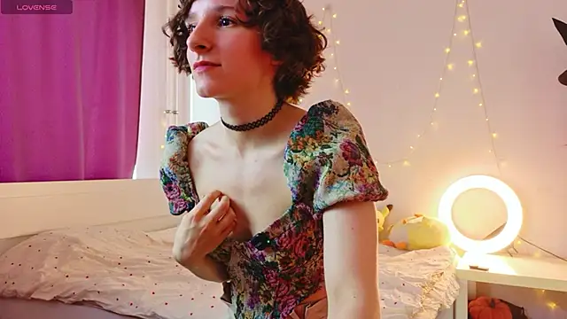 Violet Veliya online show from May 2, 2026, 3:28 pm