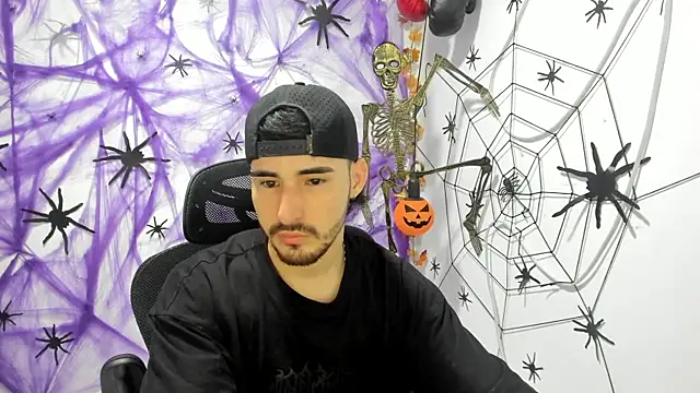 DmitriSanders online show from September 28, 2025, 1:22 am