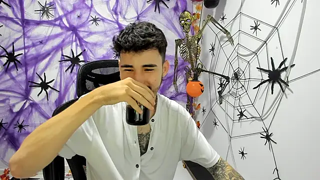 DmitriSanders online show from October 1, 2025, 10:38 pm