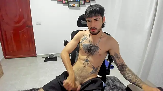 DmitriSanders online show from April 13, 2026, 11:21 pm