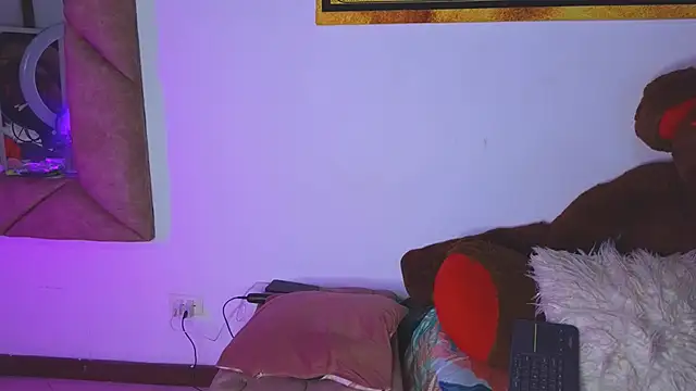 naatashamendozaa online show from April 18, 2026, 3:54 am