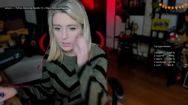 Lisaonthemoon online show from October 8, 2025, 7:22 pm