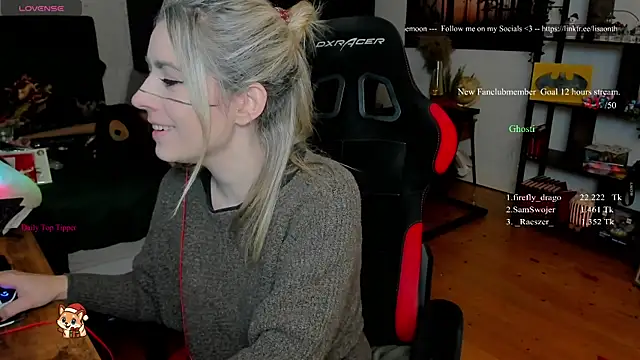 Lisaonthemoon online show from December 18, 2025, 6:58 pm