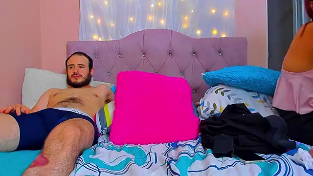 Snapshot of CoupleLatinXXX chatting on February 25, 2025, 8:30 pm CoupleLatinXXX online show from February 25, 2025, 8:30 pm