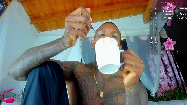 esteveen ortegas  online show from October 27, 2025, 1:37 pm