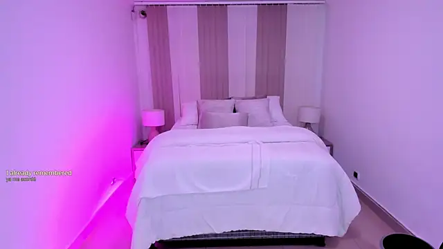 Snapshot of Leah_Grey chatting on November 13, 2025, 11:31 am Leah Grey online show from November 13, 2025, 11:31 am