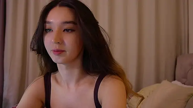 Sarasuo1 online show from December 16, 2024, 2:05 pm