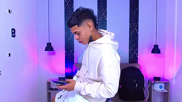 Damar fhelipe online show from October 11, 2025, 4:55 am