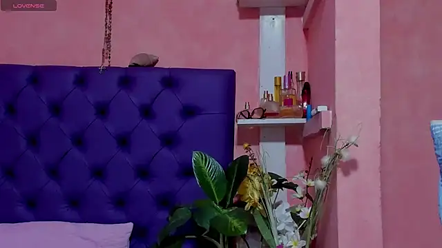 Cloeandtyfanny online show from January 6, 2025, 5:08 am