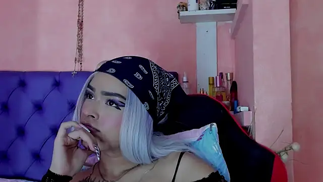 Cloeandtyfanny online show from January 7, 2025, 6:05 am