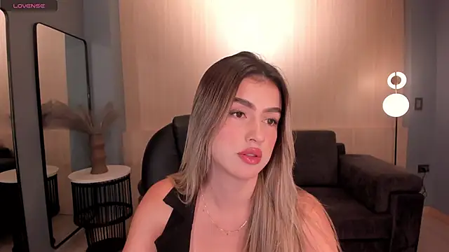 PaulinaSantos  online show from March 11, 2025, 7:25 pm