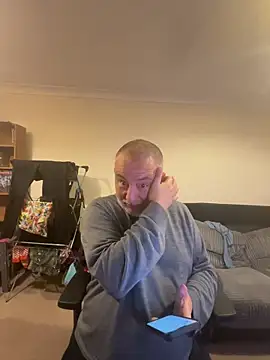 LondonTeffy online show from October 14, 2025, 9:26 pm