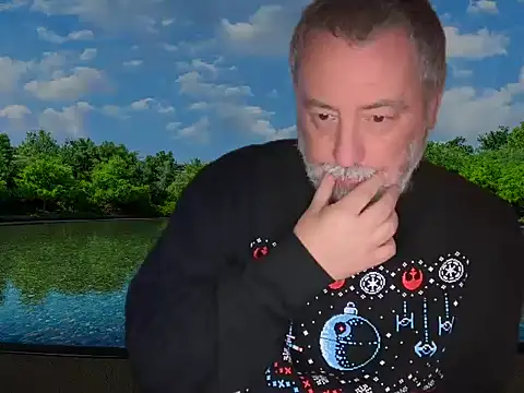 Snapshot of LondonTeffy chatting on December 22, 2025, 11:02 pm LondonTeffy online show from December 22, 2025, 11:02 pm