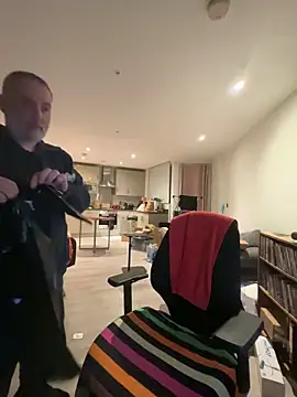 Snapshot of LondonTeffy chatting on February 12, 2026, 10:05 pm LondonTeffy online show from February 12, 2026, 10:05 pm