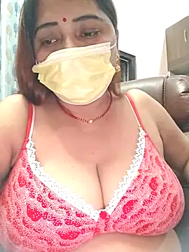 Snapshot of Dianaa9 chatting on November 18, 2025, 5:06 pm Dianaa9 online show from November 18, 2025, 5:06 pm