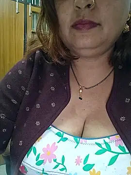 Snapshot of Dianaa9 chatting on December 1, 2025, 3:22 am Dianaa9 online show from December 1, 2025, 3:22 am