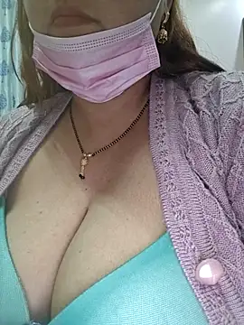 Snapshot of Dianaa9 chatting on December 3, 2025, 8:29 pm Dianaa9 online show from December 3, 2025, 8:29 pm