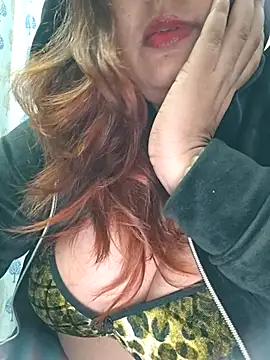 Snapshot of Dianaa9 chatting on December 17, 2025, 6:52 am Dianaa9 online show from December 17, 2025, 6:52 am