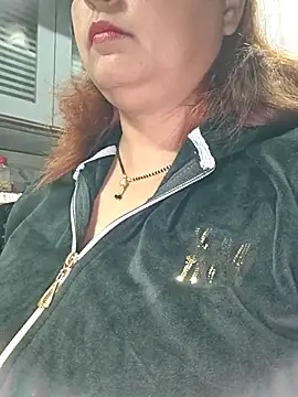 Snapshot of Dianaa9 chatting on December 18, 2025, 8:42 am Dianaa9 online show from December 18, 2025, 8:42 am