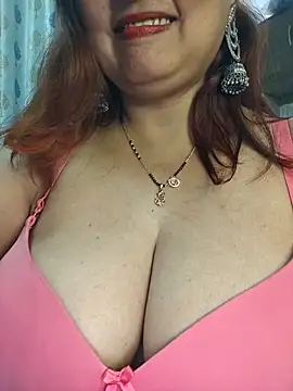 Snapshot of Dianaa9 chatting on February 23, 2026, 5:54 pm Dianaa9 online show from February 23, 2026, 5:54 pm