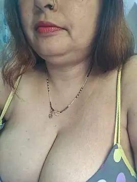 Snapshot of Dianaa9 chatting on February 24, 2026, 9:40 am Dianaa9 online show from February 24, 2026, 9:40 am