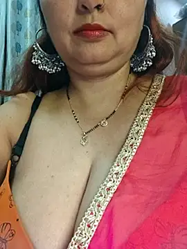 Snapshot of Dianaa9 chatting on February 26, 2026, 4:39 pm Dianaa9 online show from February 26, 2026, 4:39 pm