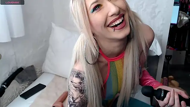 Snapshot of Julia-Sugar chatting on March 5, 2025, 3:29 pm Julia-Sugar online show from March 5, 2025, 3:29 pm
