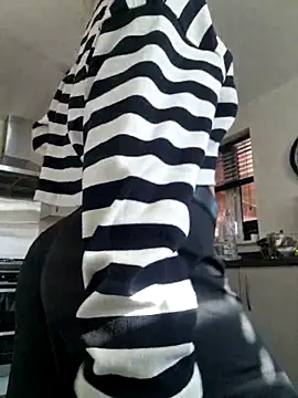 SweetMonicaUK online show from March 4, 2025, 10:35 am