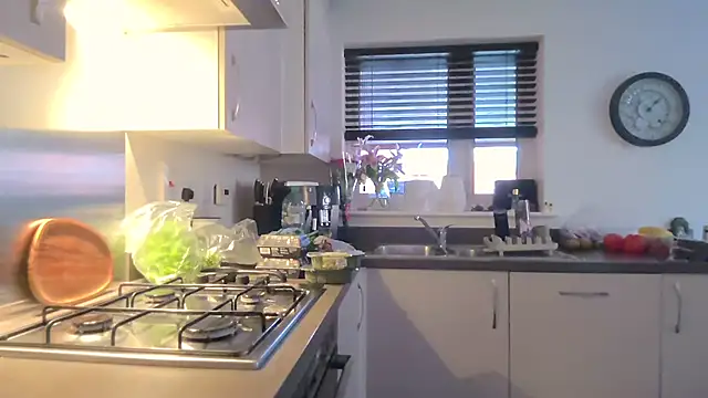 SweetMonicaUK online show from October 1, 2025, 11:16 am