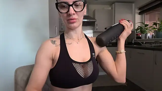 SweetMonicaUK online show from March 12, 2026, 10:32 am