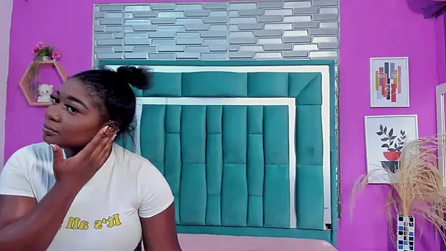 LORENSCOLLINS online show from October 7, 2025, 12:57 pm