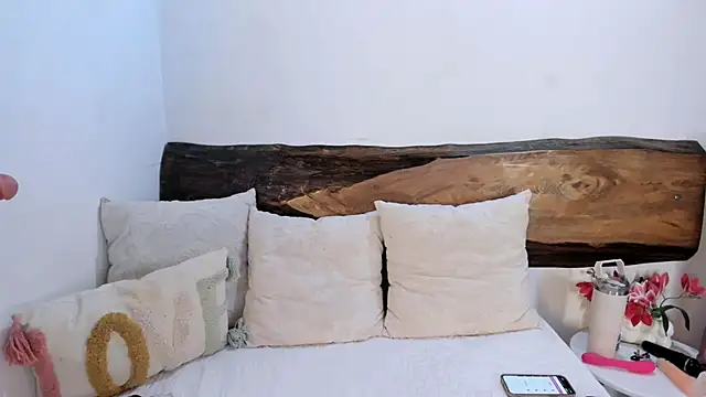 Abrilqueen online show from September 28, 2025, 2:44 pm