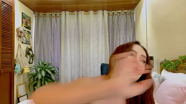 Abrilqueen online show from December 22, 2025, 3:53 pm