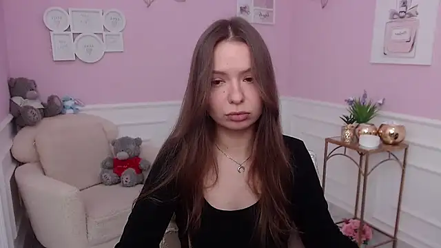 LucySkilar online show from November 23, 2025, 5:40 am