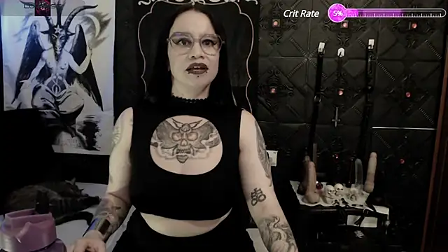 Snapshot of Evil_Queen_666 chatting on December 4, 2024, 8:23 am Evil Queen 666 online show from December 4, 2024, 8:23 am