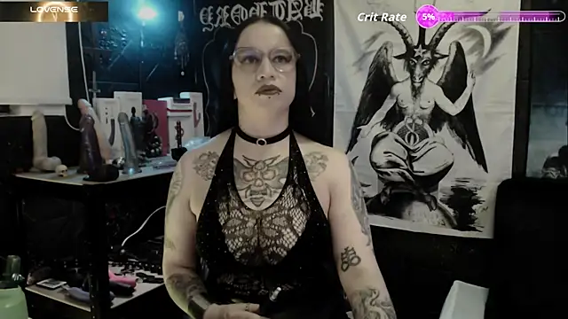 Snapshot of Evil_Queen_666 chatting on September 30, 2025, 7:57 am Evil Queen 666 online show from September 30, 2025, 7:57 am