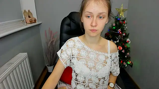 Snapshot of AfinaCutie chatting on January 13, 2025, 2:11 pm AfinaCutie online show from January 13, 2025, 2:11 pm