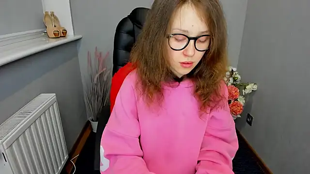 Snapshot of AfinaCutie chatting on January 16, 2025, 1:47 pm AfinaCutie online show from January 16, 2025, 1:47 pm