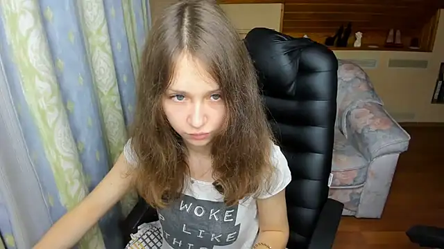 AfinaCutie online show from November 12, 2025, 1:33 pm